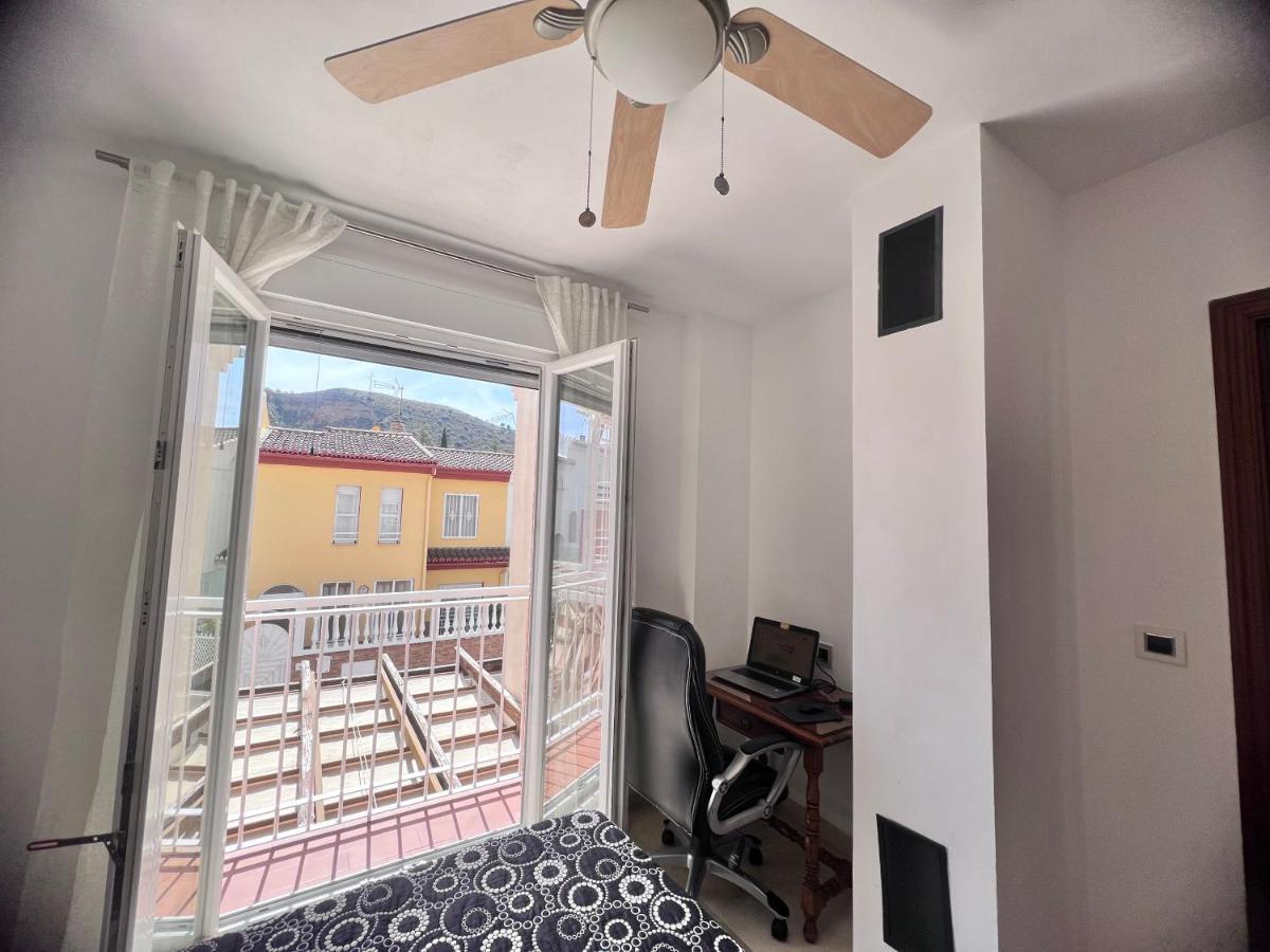 Casa Ideal Familias Y Grupos Con Balcones Exterior Soleada Patios Cerca Alhambra, Sierra Nevada, Rio Genil, Lancha Del Genil, Parque Llano Y Reloj Del Sol Con Barbacoas, Campo De Futbol, Circuito Gimnasia Apartment Granada Bagian luar foto