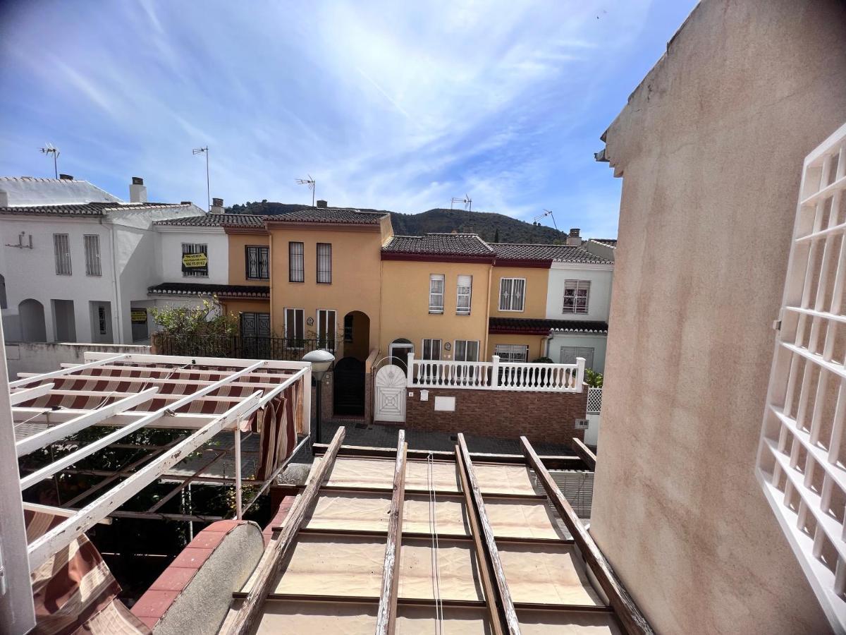 Casa Ideal Familias Y Grupos Con Balcones Exterior Soleada Patios Cerca Alhambra, Sierra Nevada, Rio Genil, Lancha Del Genil, Parque Llano Y Reloj Del Sol Con Barbacoas, Campo De Futbol, Circuito Gimnasia Apartment Granada Bagian luar foto