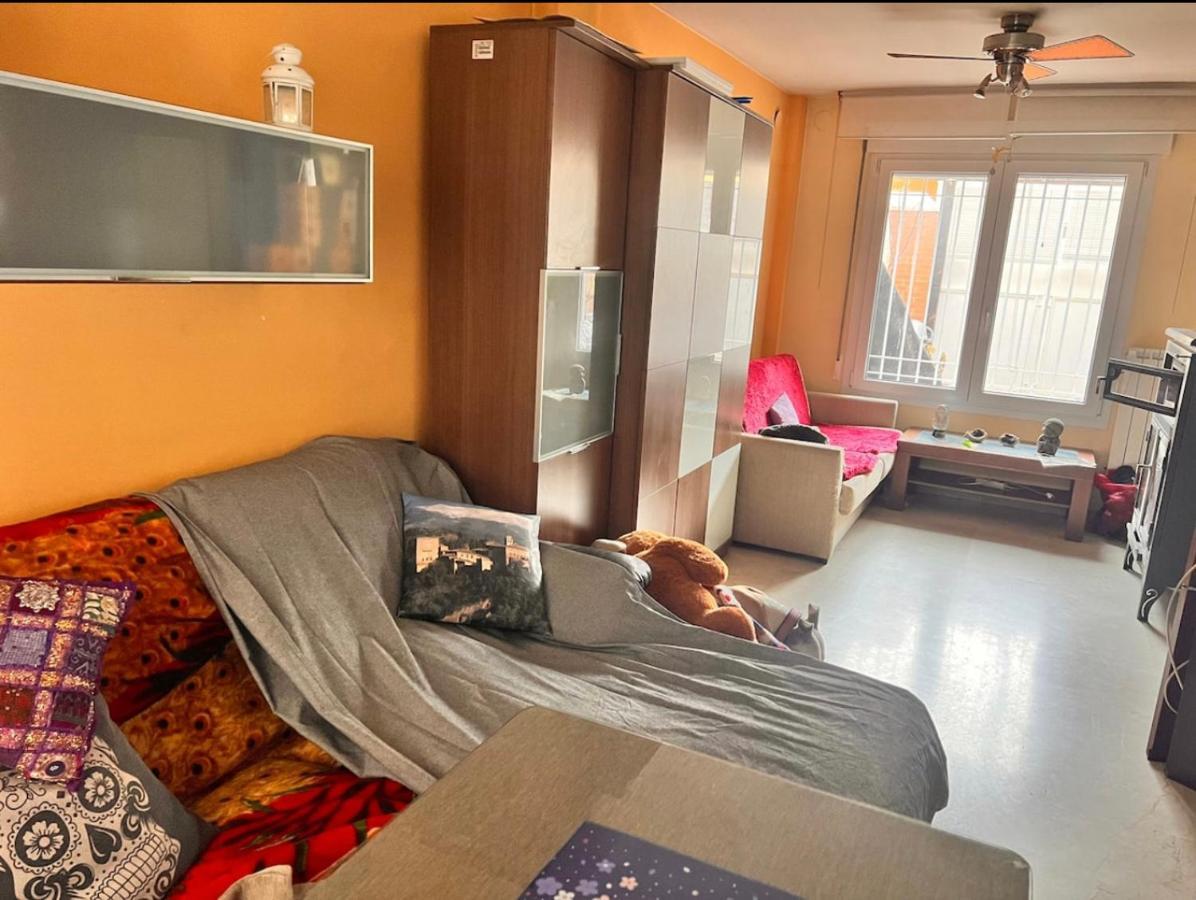 Casa Ideal Familias Y Grupos Con Balcones Exterior Soleada Patios Cerca Alhambra, Sierra Nevada, Rio Genil, Lancha Del Genil, Parque Llano Y Reloj Del Sol Con Barbacoas, Campo De Futbol, Circuito Gimnasia Apartment Granada Bagian luar foto