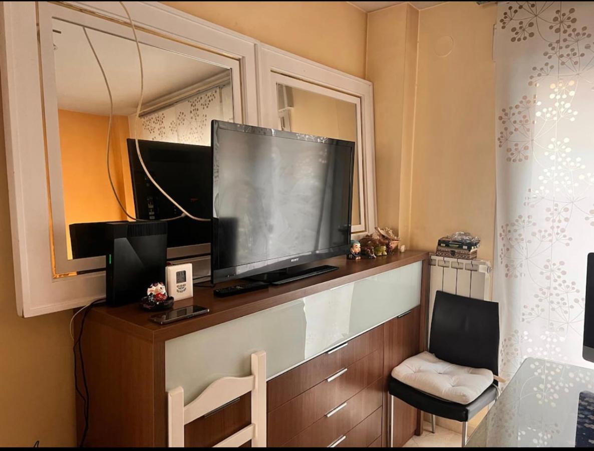 Casa Ideal Familias Y Grupos Con Balcones Exterior Soleada Patios Cerca Alhambra, Sierra Nevada, Rio Genil, Lancha Del Genil, Parque Llano Y Reloj Del Sol Con Barbacoas, Campo De Futbol, Circuito Gimnasia Apartment Granada Bagian luar foto