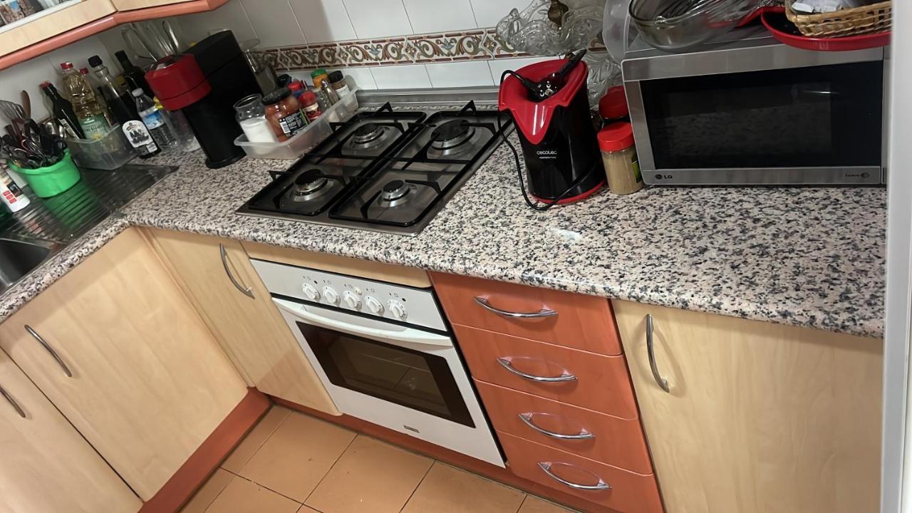 Casa Ideal Familias Y Grupos Con Balcones Exterior Soleada Patios Cerca Alhambra, Sierra Nevada, Rio Genil, Lancha Del Genil, Parque Llano Y Reloj Del Sol Con Barbacoas, Campo De Futbol, Circuito Gimnasia Apartment Granada Bagian luar foto