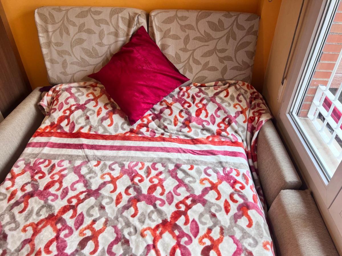 Casa Ideal Familias Y Grupos Con Balcones Exterior Soleada Patios Cerca Alhambra, Sierra Nevada, Rio Genil, Lancha Del Genil, Parque Llano Y Reloj Del Sol Con Barbacoas, Campo De Futbol, Circuito Gimnasia Apartment Granada Bagian luar foto