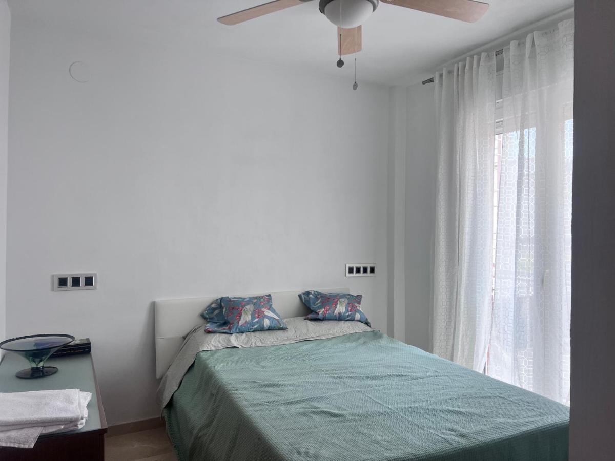 Casa Ideal Familias Y Grupos Con Balcones Exterior Soleada Patios Cerca Alhambra, Sierra Nevada, Rio Genil, Lancha Del Genil, Parque Llano Y Reloj Del Sol Con Barbacoas, Campo De Futbol, Circuito Gimnasia Apartment Granada Bagian luar foto