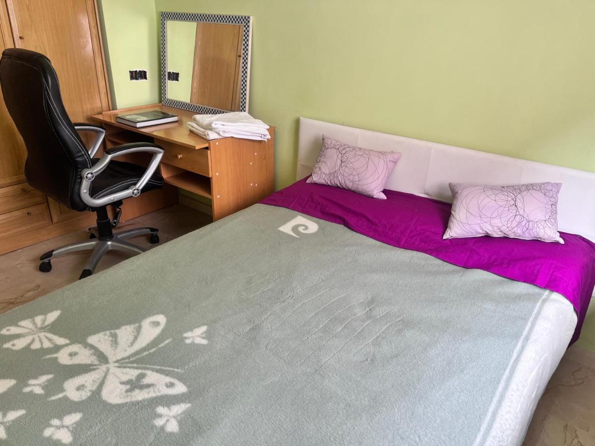 Casa Ideal Familias Y Grupos Con Balcones Exterior Soleada Patios Cerca Alhambra, Sierra Nevada, Rio Genil, Lancha Del Genil, Parque Llano Y Reloj Del Sol Con Barbacoas, Campo De Futbol, Circuito Gimnasia Apartment Granada Bagian luar foto