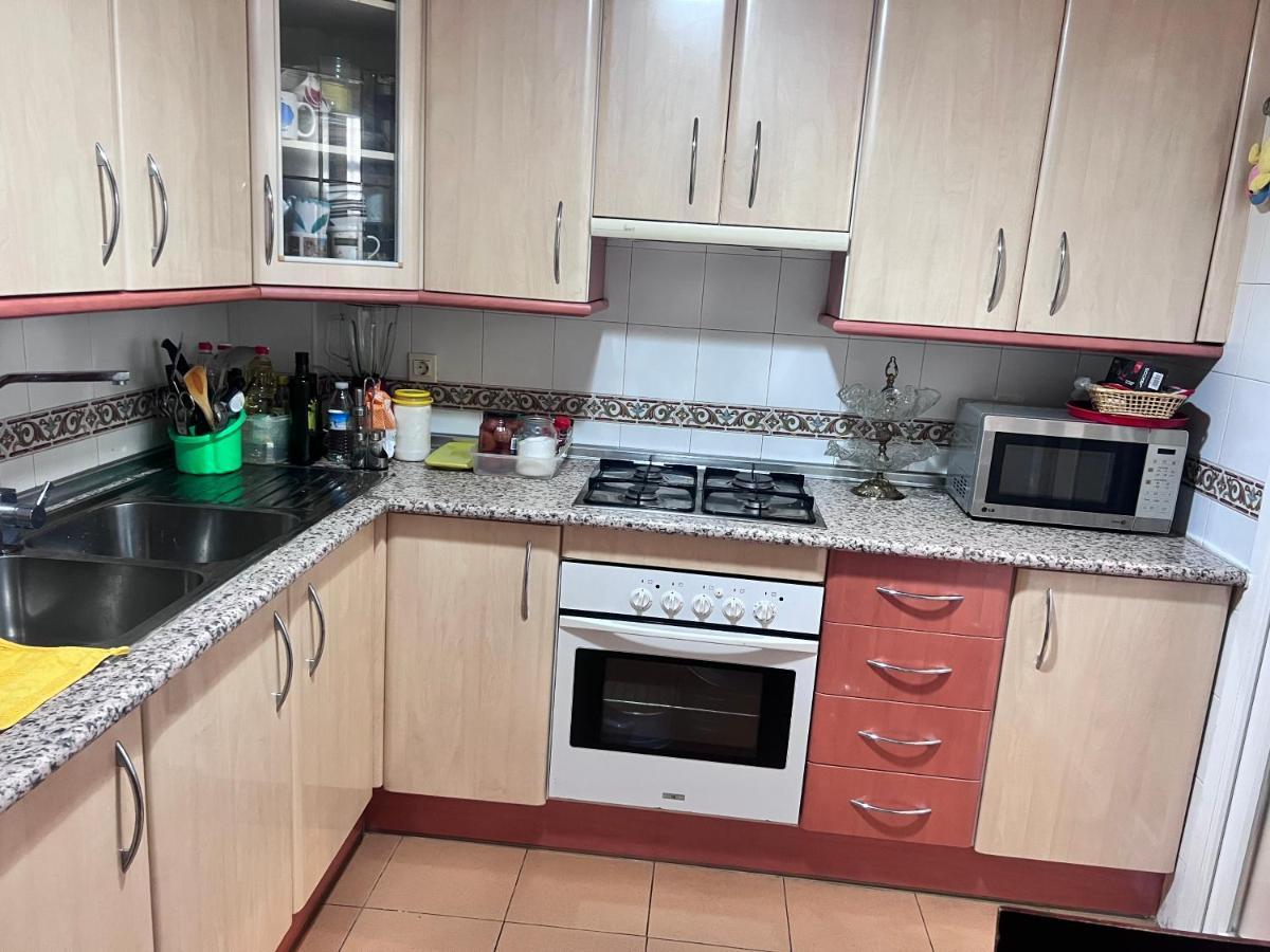 Casa Ideal Familias Y Grupos Con Balcones Exterior Soleada Patios Cerca Alhambra, Sierra Nevada, Rio Genil, Lancha Del Genil, Parque Llano Y Reloj Del Sol Con Barbacoas, Campo De Futbol, Circuito Gimnasia Apartment Granada Bagian luar foto