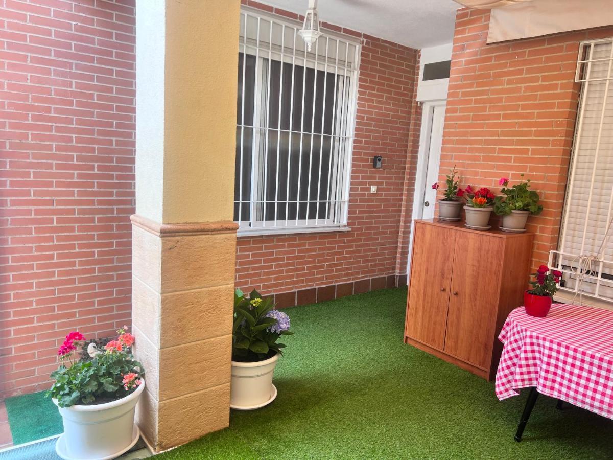 Casa Ideal Familias Y Grupos Con Balcones Exterior Soleada Patios Cerca Alhambra, Sierra Nevada, Rio Genil, Lancha Del Genil, Parque Llano Y Reloj Del Sol Con Barbacoas, Campo De Futbol, Circuito Gimnasia Apartment Granada Bagian luar foto