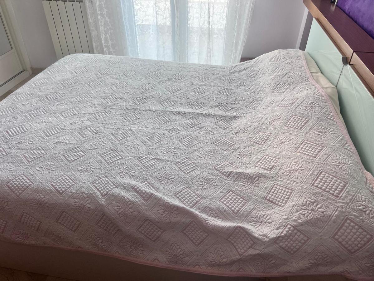 Casa Ideal Familias Y Grupos Con Balcones Exterior Soleada Patios Cerca Alhambra, Sierra Nevada, Rio Genil, Lancha Del Genil, Parque Llano Y Reloj Del Sol Con Barbacoas, Campo De Futbol, Circuito Gimnasia Apartment Granada Bagian luar foto