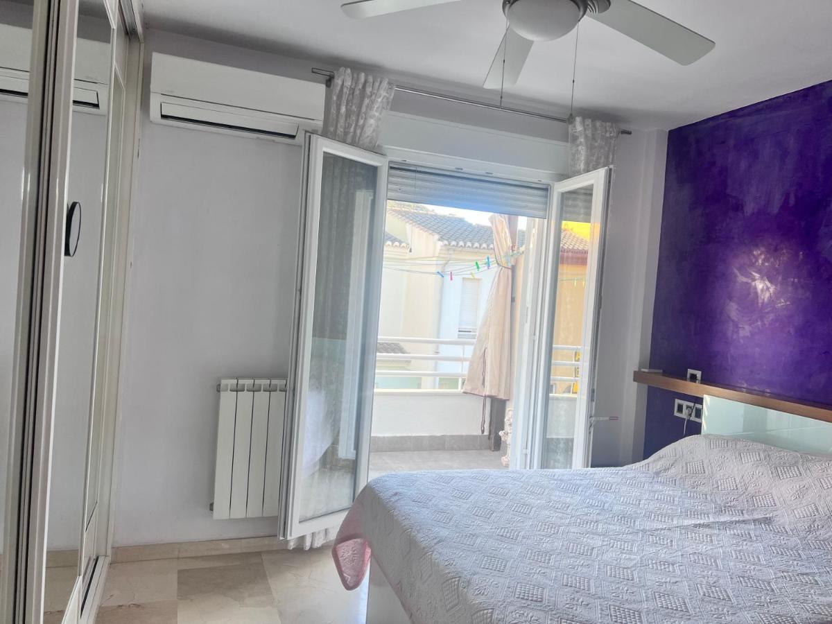 Casa Ideal Familias Y Grupos Con Balcones Exterior Soleada Patios Cerca Alhambra, Sierra Nevada, Rio Genil, Lancha Del Genil, Parque Llano Y Reloj Del Sol Con Barbacoas, Campo De Futbol, Circuito Gimnasia Apartment Granada Bagian luar foto