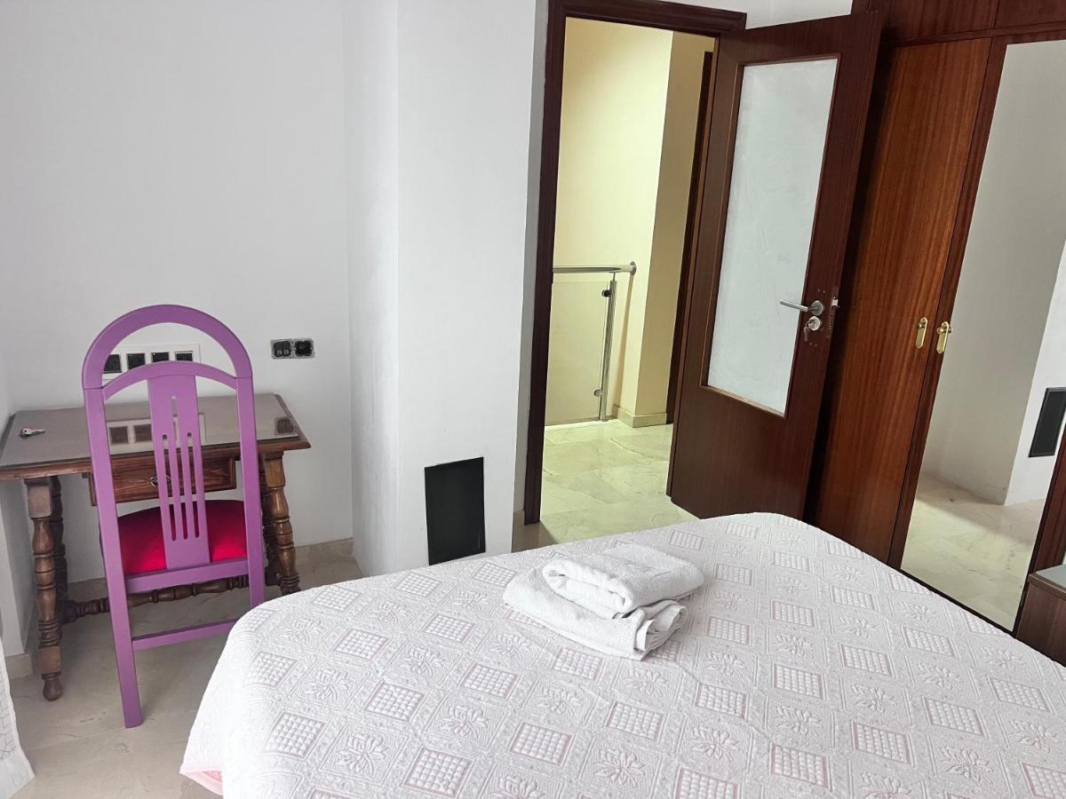 Casa Ideal Familias Y Grupos Con Balcones Exterior Soleada Patios Cerca Alhambra, Sierra Nevada, Rio Genil, Lancha Del Genil, Parque Llano Y Reloj Del Sol Con Barbacoas, Campo De Futbol, Circuito Gimnasia Apartment Granada Bagian luar foto