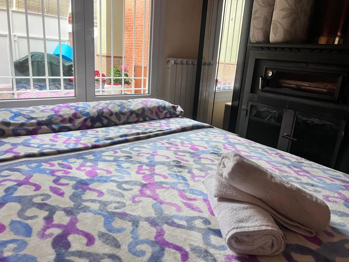 Casa Ideal Familias Y Grupos Con Balcones Exterior Soleada Patios Cerca Alhambra, Sierra Nevada, Rio Genil, Lancha Del Genil, Parque Llano Y Reloj Del Sol Con Barbacoas, Campo De Futbol, Circuito Gimnasia Apartment Granada Bagian luar foto