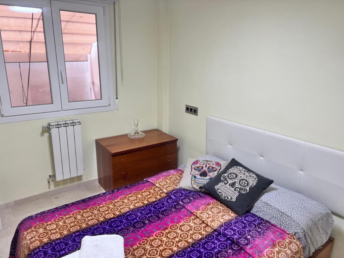 Casa Ideal Familias Y Grupos Con Balcones Exterior Soleada Patios Cerca Alhambra, Sierra Nevada, Rio Genil, Lancha Del Genil, Parque Llano Y Reloj Del Sol Con Barbacoas, Campo De Futbol, Circuito Gimnasia Apartment Granada Bagian luar foto