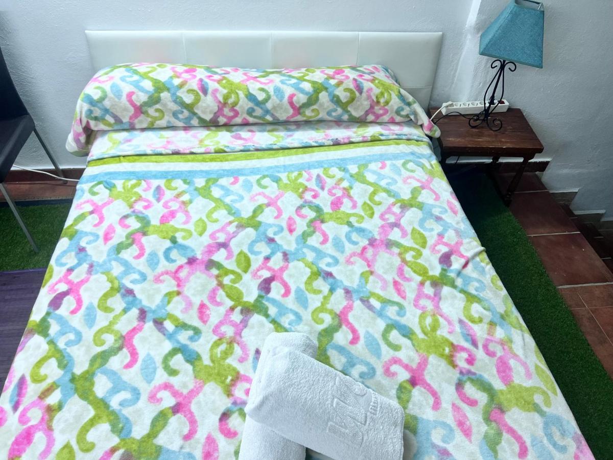 Casa Ideal Familias Y Grupos Con Balcones Exterior Soleada Patios Cerca Alhambra, Sierra Nevada, Rio Genil, Lancha Del Genil, Parque Llano Y Reloj Del Sol Con Barbacoas, Campo De Futbol, Circuito Gimnasia Apartment Granada Bagian luar foto