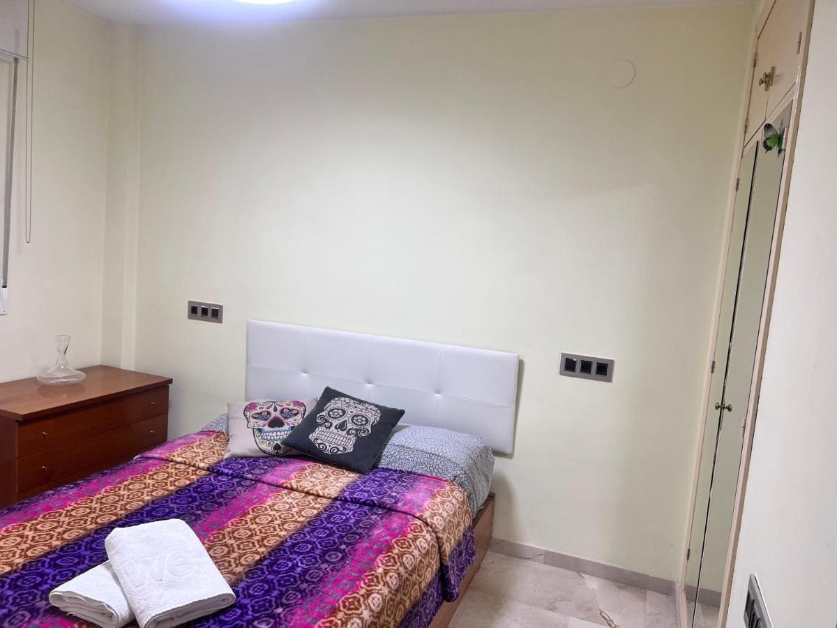 Casa Ideal Familias Y Grupos Con Balcones Exterior Soleada Patios Cerca Alhambra, Sierra Nevada, Rio Genil, Lancha Del Genil, Parque Llano Y Reloj Del Sol Con Barbacoas, Campo De Futbol, Circuito Gimnasia Apartment Granada Bagian luar foto