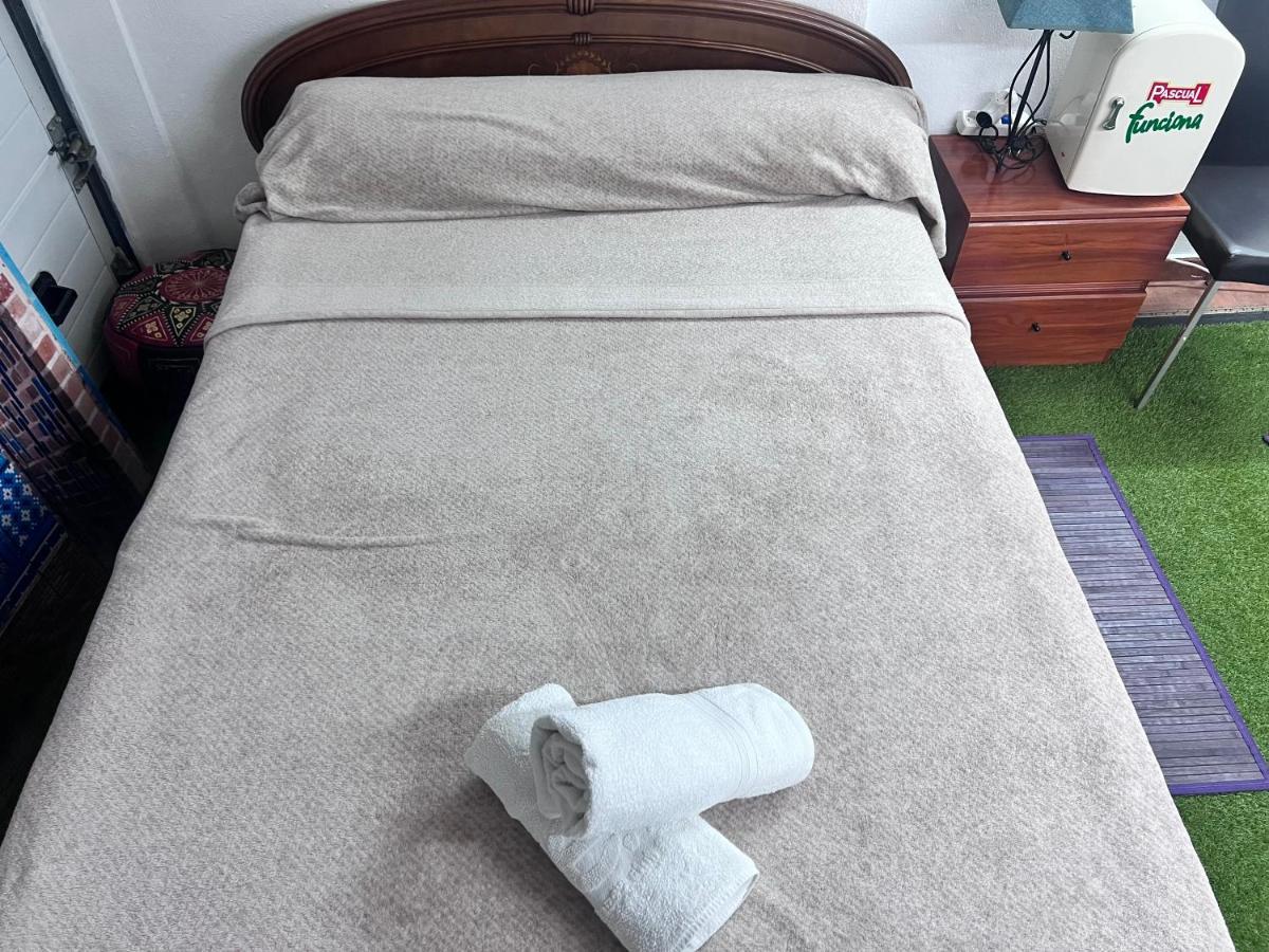 Casa Ideal Familias Y Grupos Con Balcones Exterior Soleada Patios Cerca Alhambra, Sierra Nevada, Rio Genil, Lancha Del Genil, Parque Llano Y Reloj Del Sol Con Barbacoas, Campo De Futbol, Circuito Gimnasia Apartment Granada Bagian luar foto