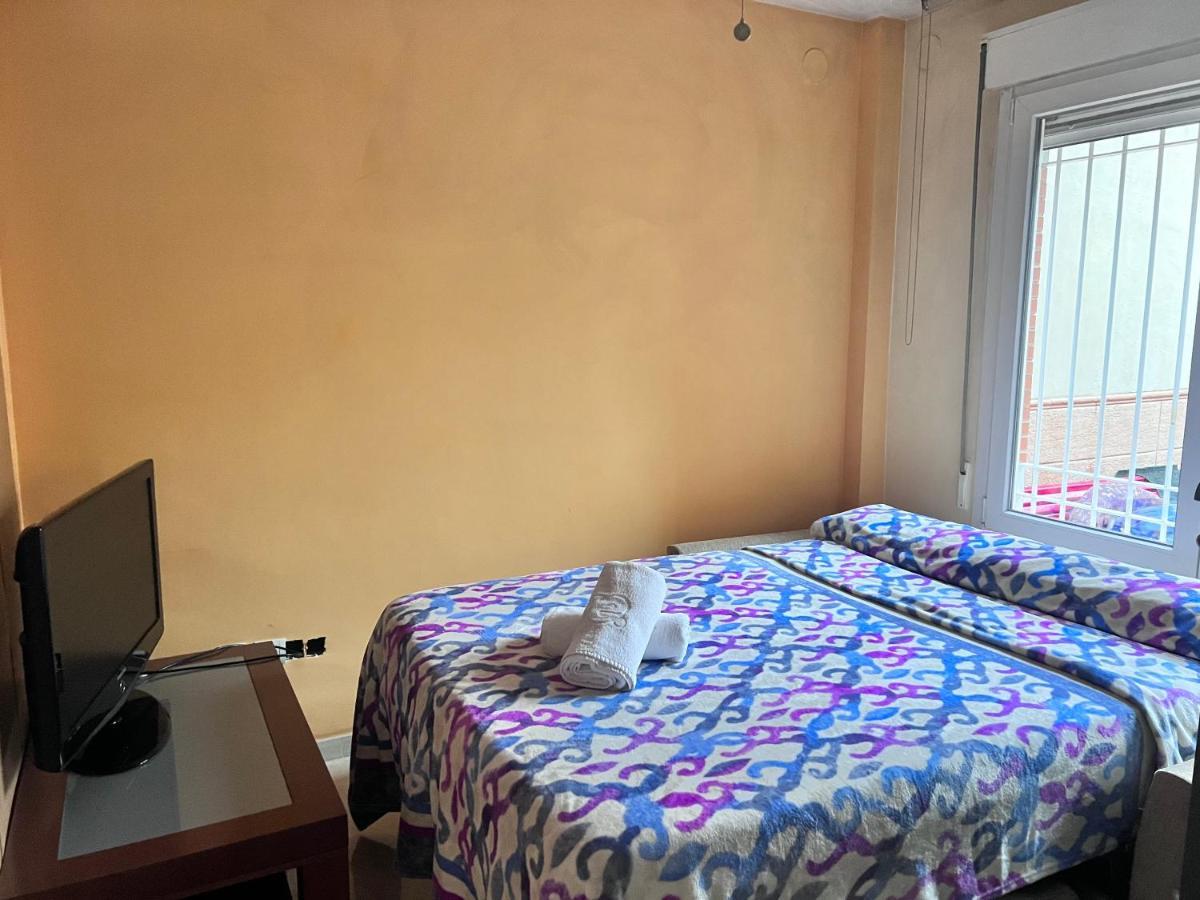 Casa Ideal Familias Y Grupos Con Balcones Exterior Soleada Patios Cerca Alhambra, Sierra Nevada, Rio Genil, Lancha Del Genil, Parque Llano Y Reloj Del Sol Con Barbacoas, Campo De Futbol, Circuito Gimnasia Apartment Granada Bagian luar foto