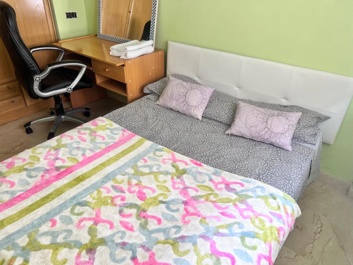Casa Ideal Familias Y Grupos Con Balcones Exterior Soleada Patios Cerca Alhambra, Sierra Nevada, Rio Genil, Lancha Del Genil, Parque Llano Y Reloj Del Sol Con Barbacoas, Campo De Futbol, Circuito Gimnasia Apartment Granada Bagian luar foto